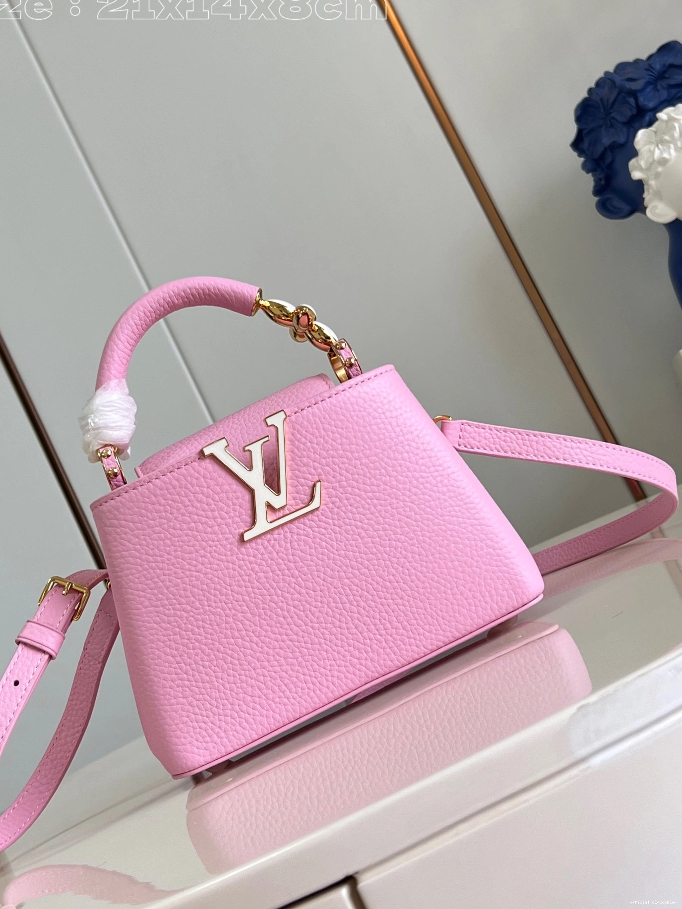 Official oldcobbler VUITTON MINI-21*14*8CM CAPUCINES LOUIS 0724